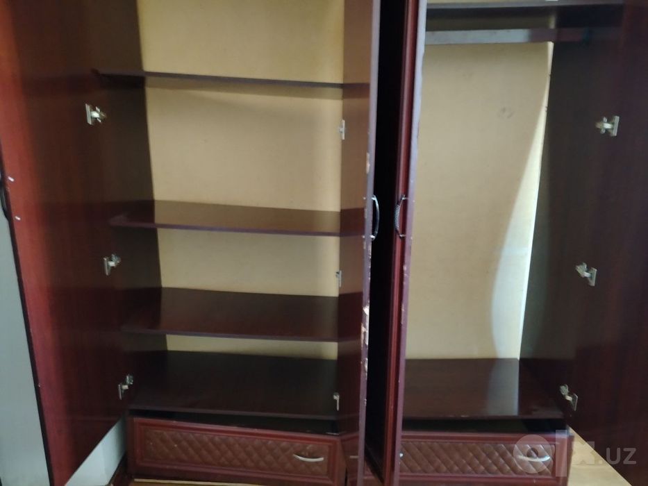Shkaf satiladi  Bahasi 600 000