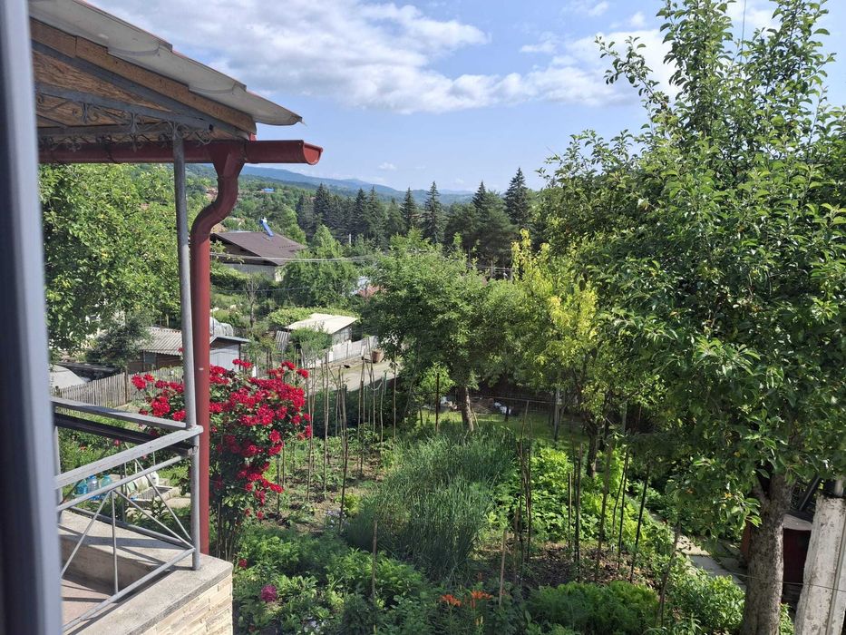 Casa 5 camere, util 122 mp, beci, garaj. 1.200 mp intravilan cu livada