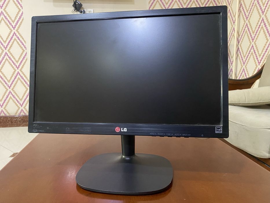 Рабочий монитрой LG продается срочно !!!