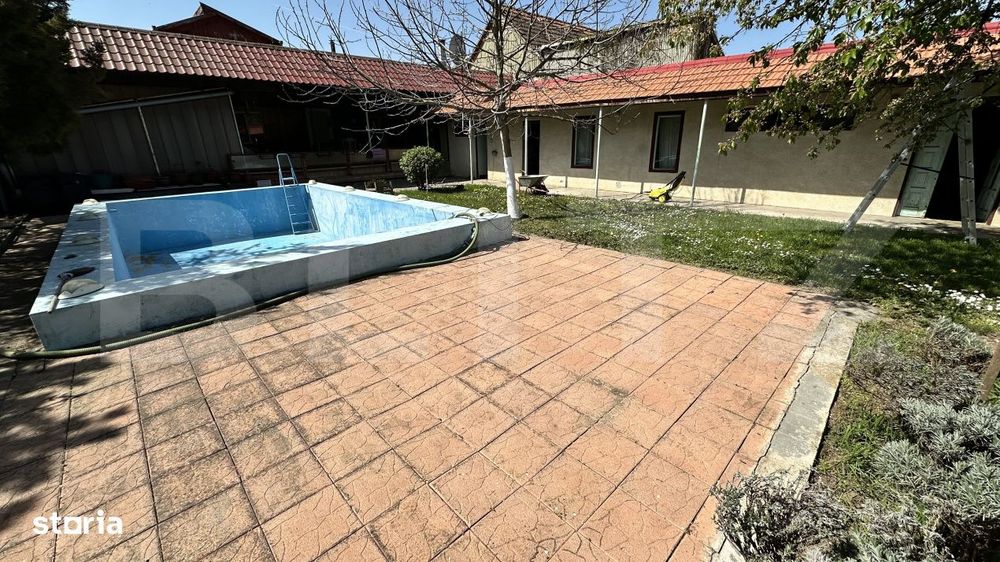 Casa spatioasa, complet mobilata, cu piscina si panouri fotovoltaice i
