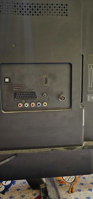 Продавам LCD TV Sharp LC-40LD270E