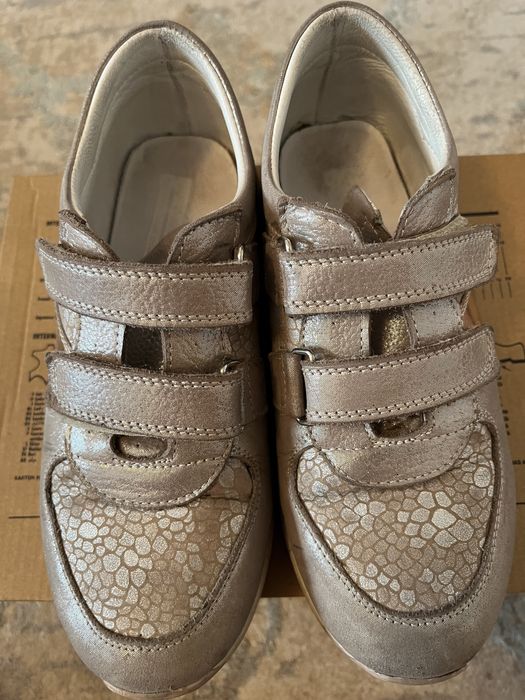 Продам кроссовки