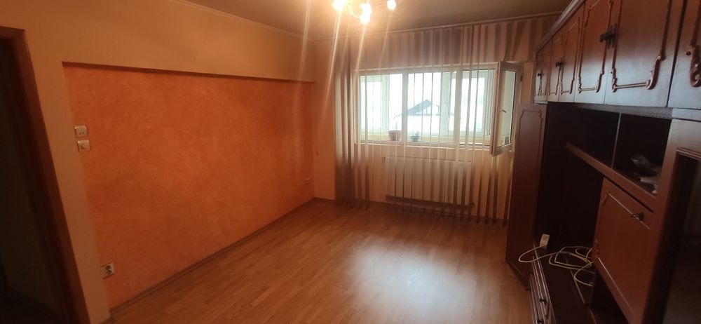 Inchiriez apartament