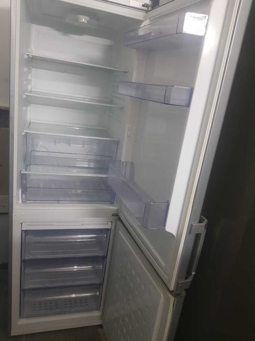 Хладилник с фризер Beko