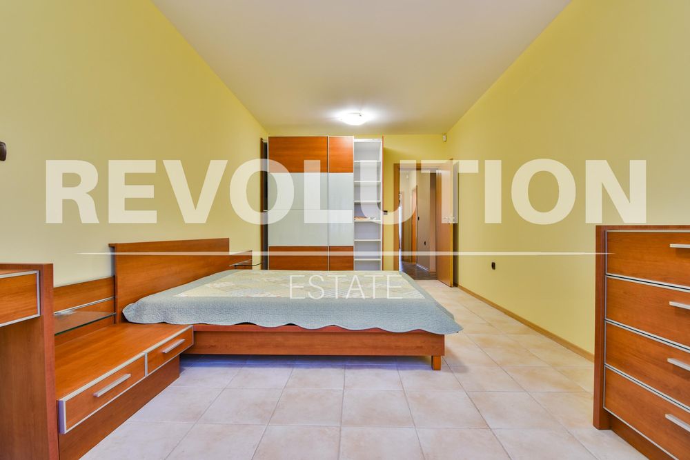 Дава се под наем Тристаен апартамент в София, Стрелбище - 135 кв.м за 950 € - Снимка #5