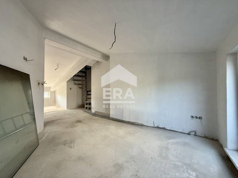 Слънчев тризонет ново строителство на крачка от Парк „Св. Св. Петър и