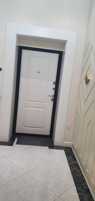 Хувайдо махалласида жилой комплексада евро ремонт квартира  103 м2