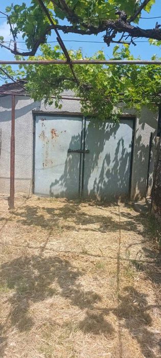 Къща с голям двор в Смин