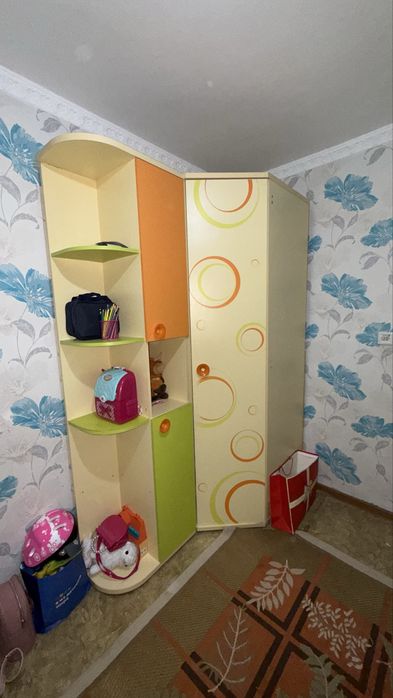 Детская кровать и шкаф