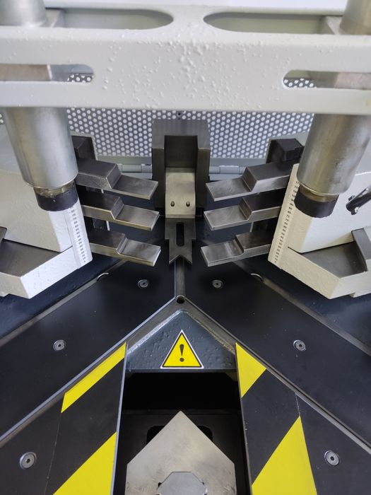 Автоматична ъглонабивна машина PRESSTA EISELE 2000 - Германия