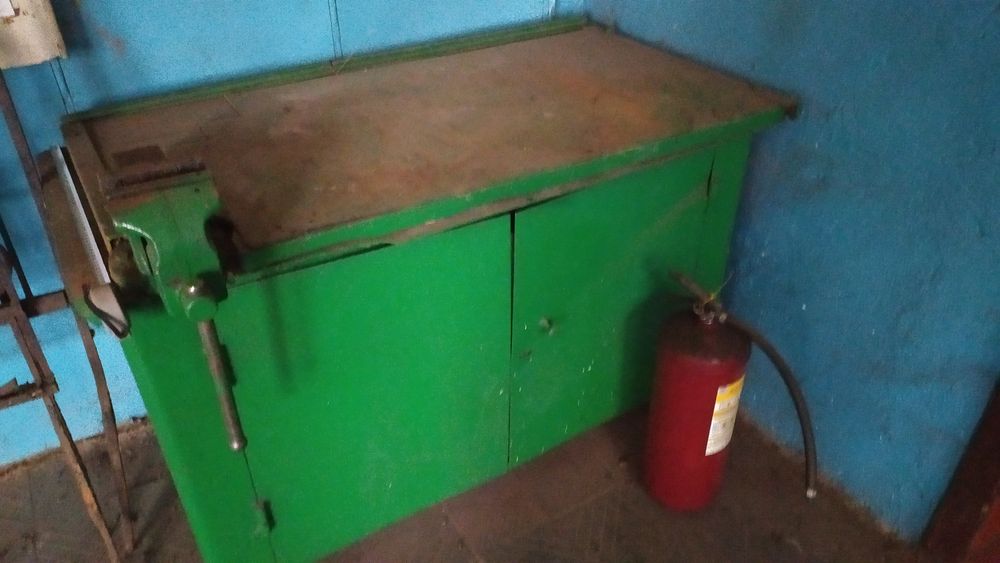 Продам стол слесарный