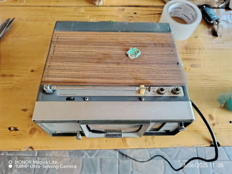 Radio TV portabil Universum FK100R0R