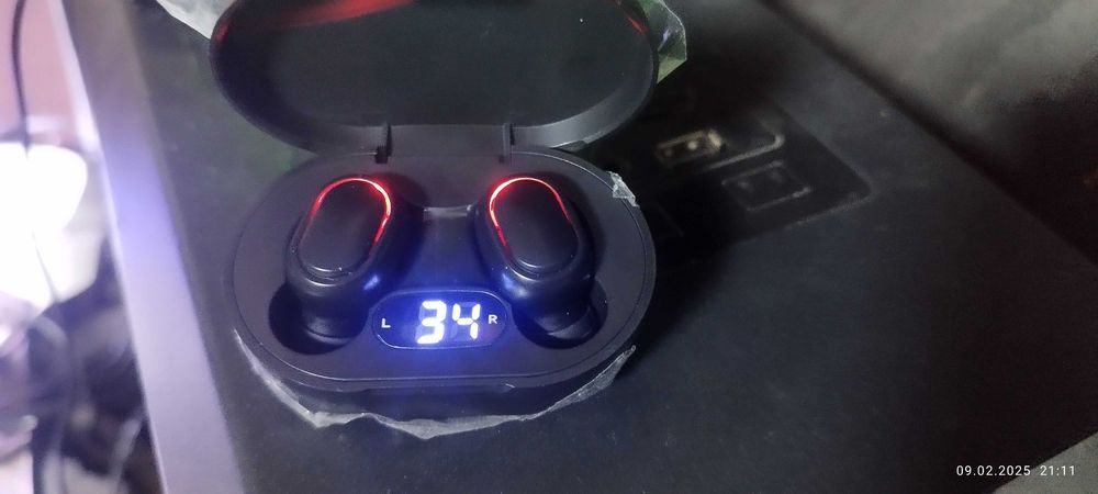 Безжични Вътрешни Слушалки с LED Дисплей