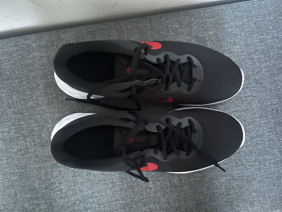 Nike Revolution 6