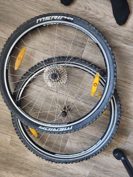Roti de biciclete fara cameră în stare perfectă
