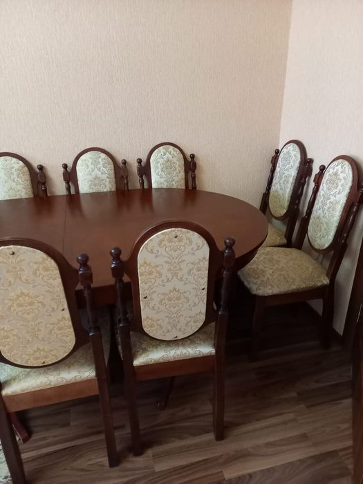 Продам стол и стулья