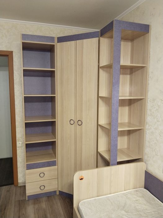 Угловой шкаф+детская кровать