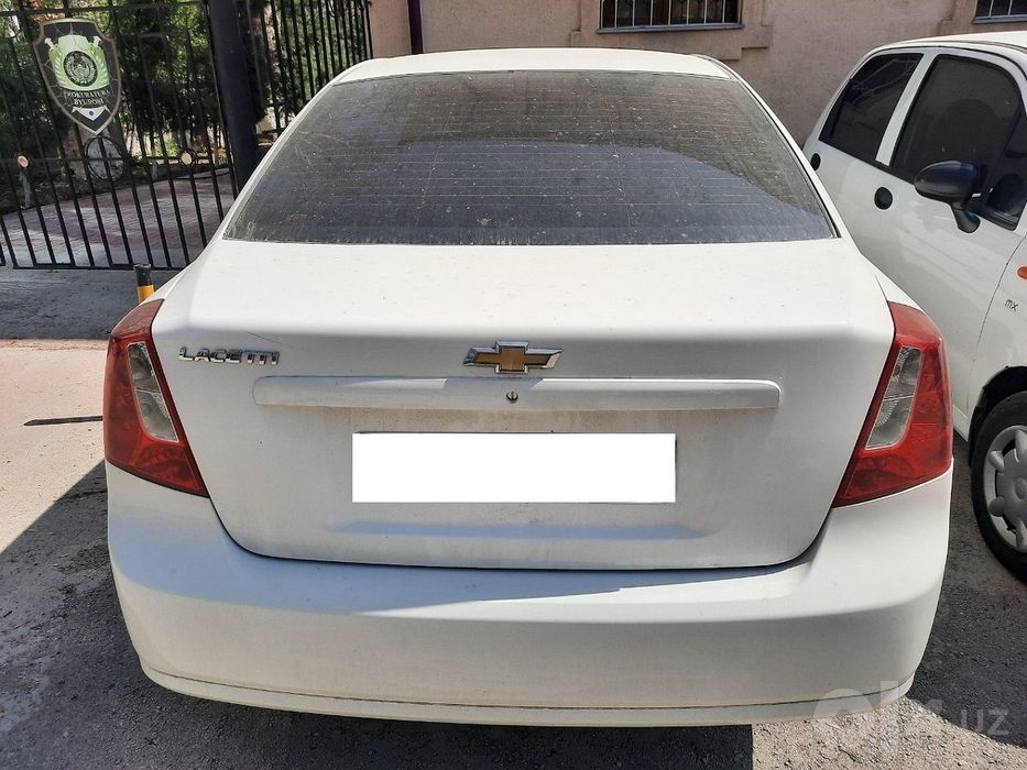 Продается Lacetti (белый, завод ГБО, механика)