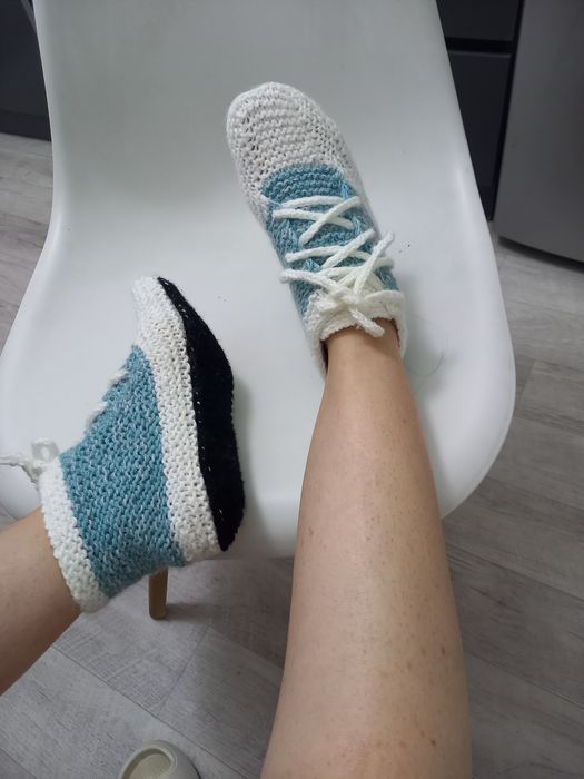 Вязаные домашние кроссовки