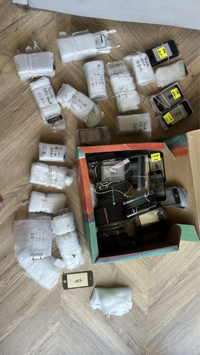 Piese schimb (display, touchscreen) iPhone si Nokia noi (peste 200buc)