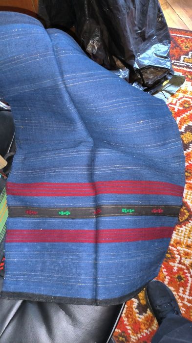 Български национални престилки и възглавници.