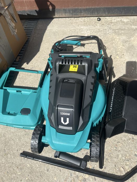 Masina de tuns gazon 1300W - 32cm latime taiere cu cos pt iarba 30L