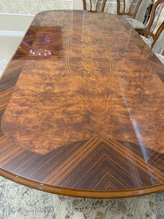 Продам итальянский стол со стульями