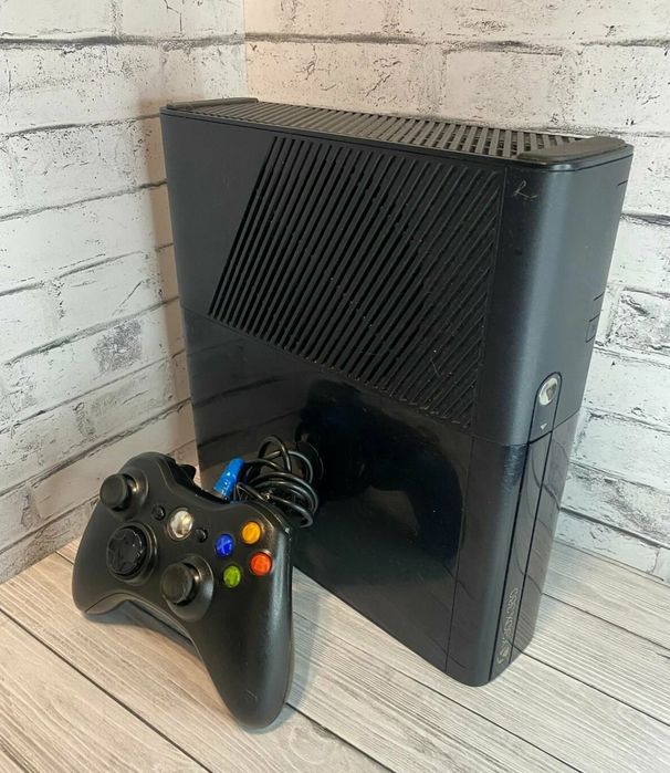 Игровая приставка Xbox 360
