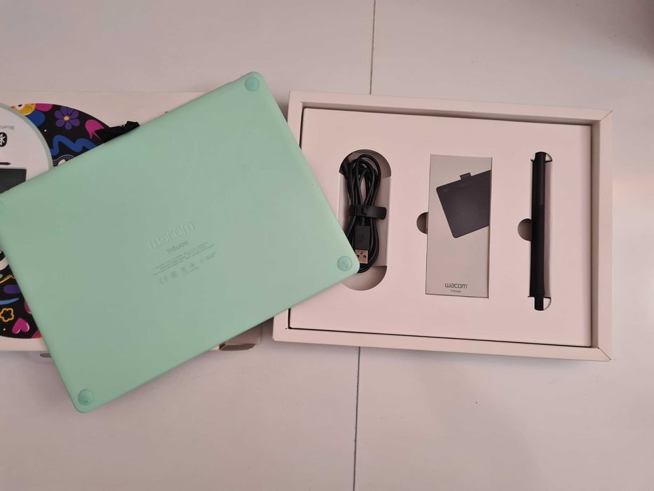 Графичен таблет Wacom Intuos M Bluetooth Pistachio