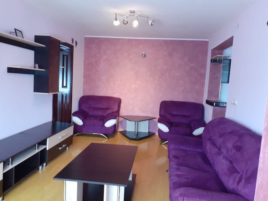 Închiriez apartament!