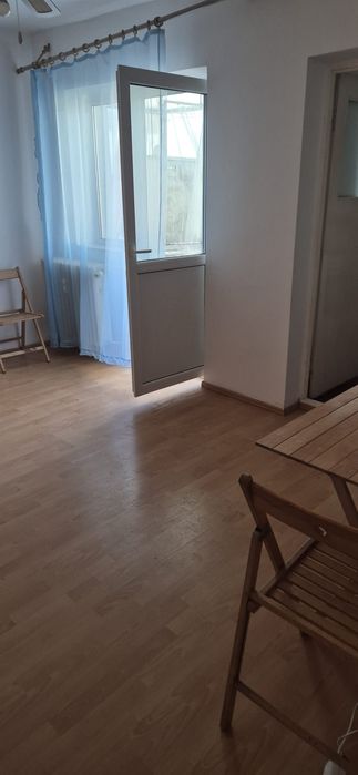 Închiriez garsonieră