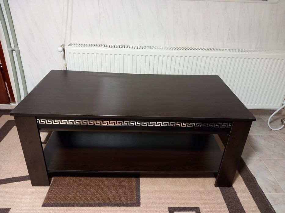 Разтегателен диван и маса