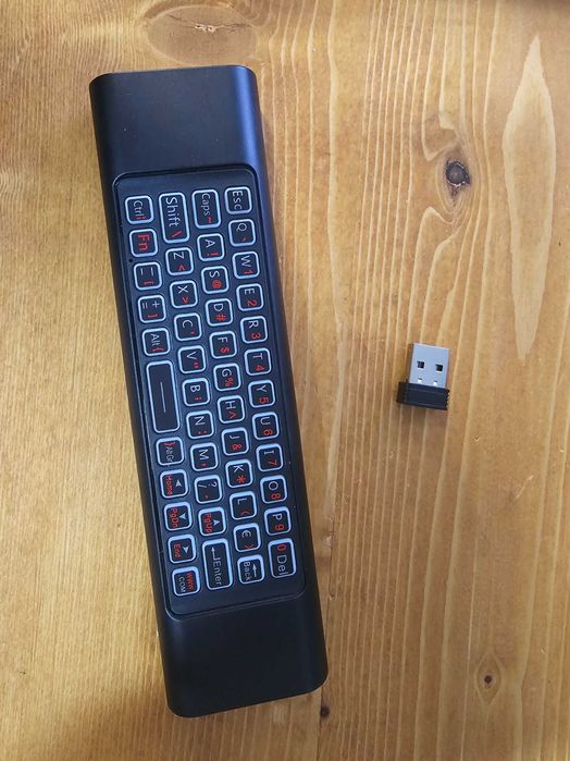 Telecomandă multifuncțională 2.4Ghz/IR/Air Mouse/Tastatură Iluminată