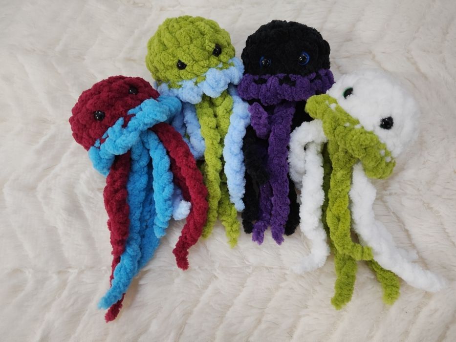 Медуза - плетени плюшени играчки