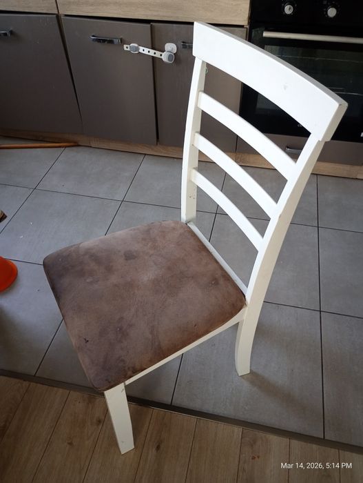 Scaune din lemn cu tapiterie