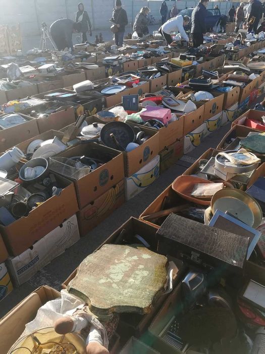 Cutii cu acareturi aduse din Belgia