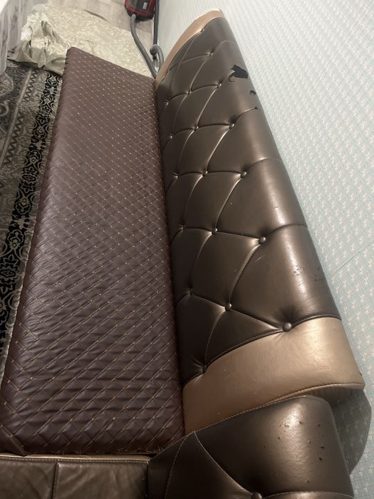 Кухонный уголок ,стол