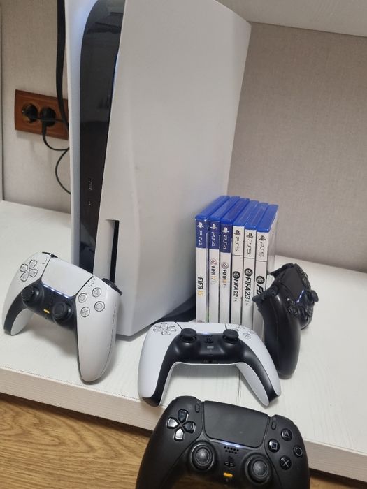 Playstation 5 disc 500gb, 4 manete, 6 jocuri