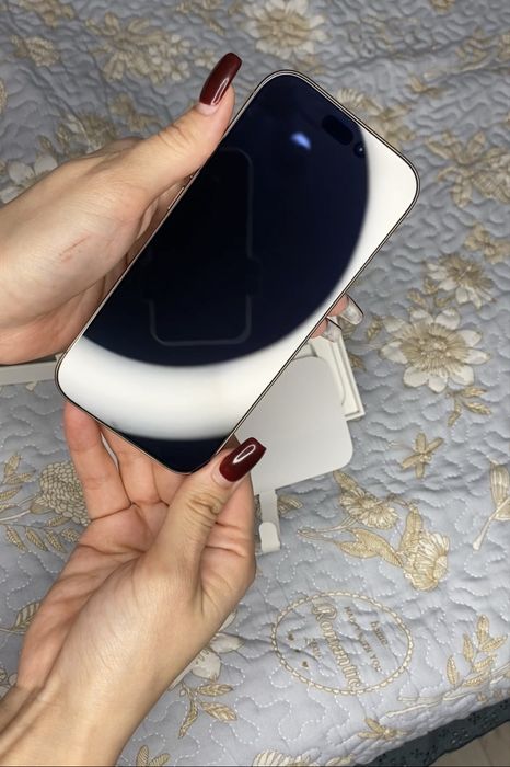 Продам Iphone 16 pro