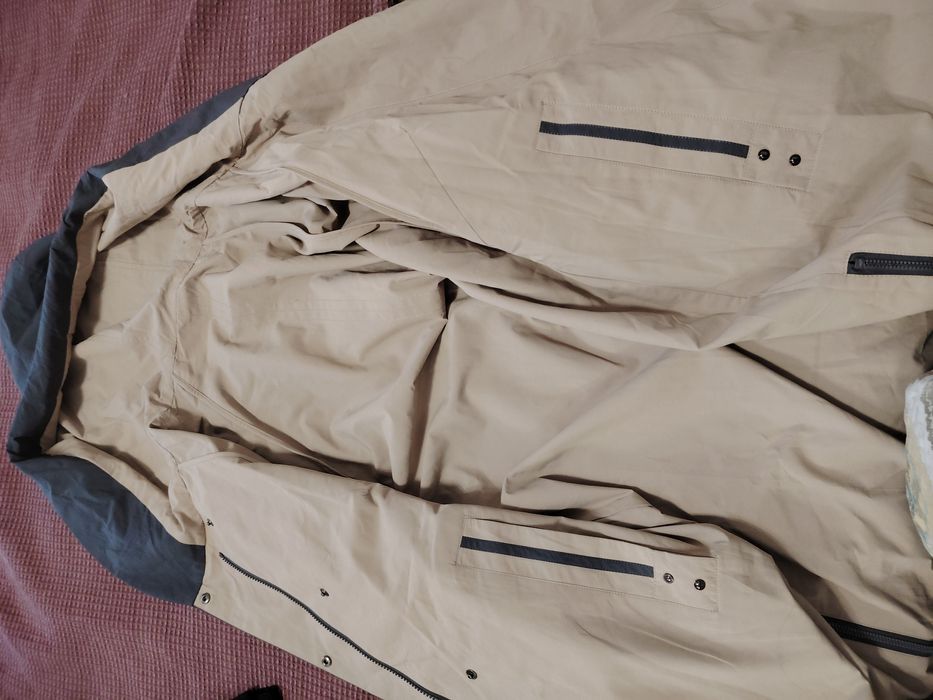 Женіл плащ, куртка