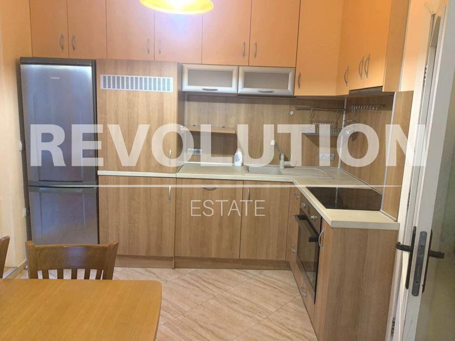 Тристаен апартамент в района на Възраждане 1!