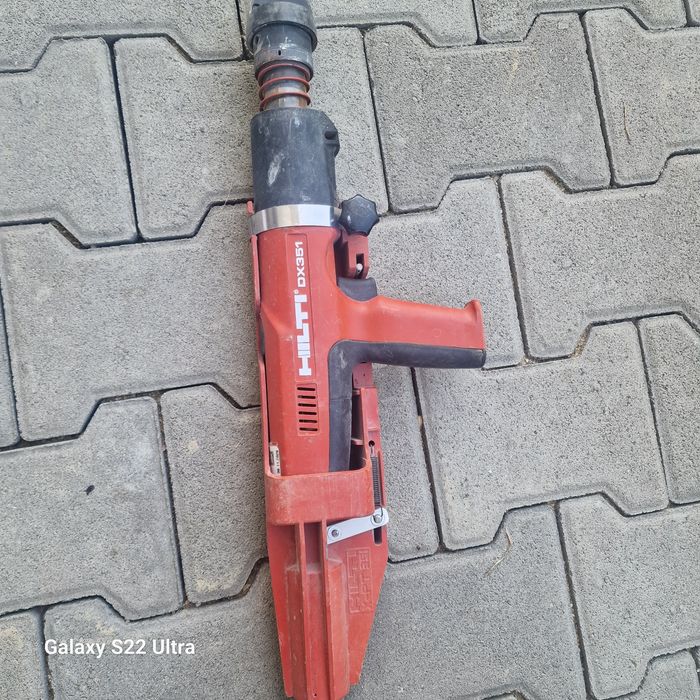 Dispozitiv de plantat cuie hilti
