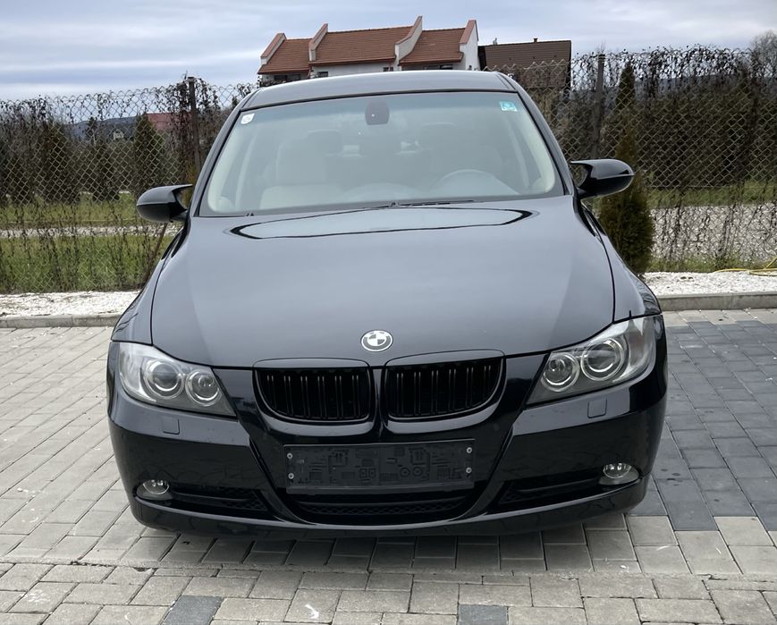 Vând  BMW e90 320i automatic , stare deosebită, negru metalizat