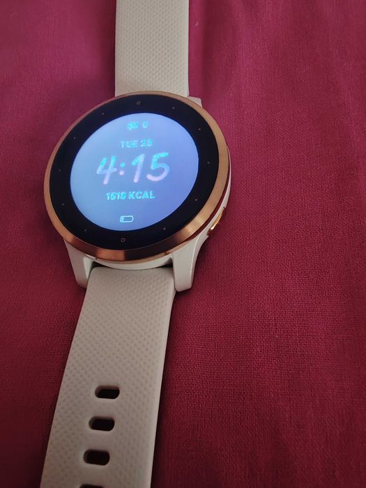 Vand ceas  dama, garmin vivoactive 4s,alb,foarte bine intretinut,,,