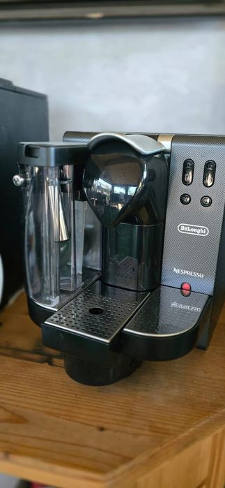 De'Longhi Nespresso Lattissima cu Capsule
