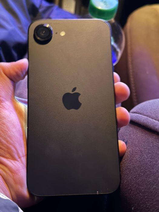 Айфон 16 е ёмкость 94 128 гб