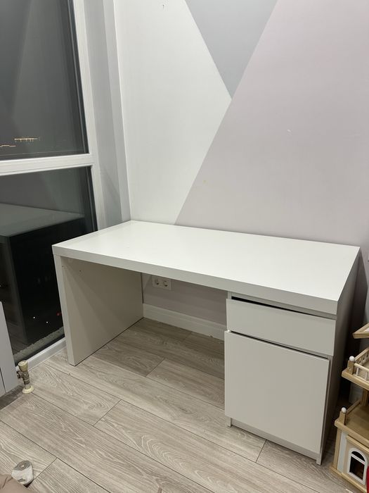 Стол рабочий белый