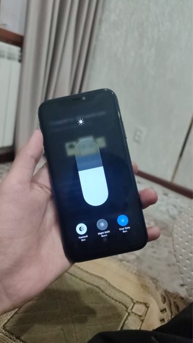 iPhone 11 в хорошем состояние