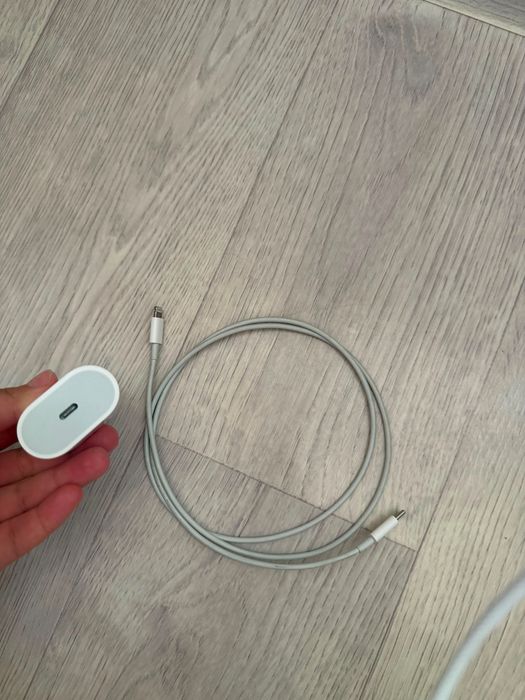 Продаётся оригинальная зарядка для iPhone