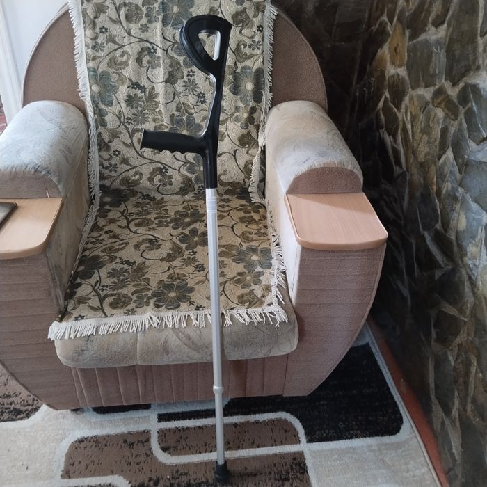Костыль локтевой продам